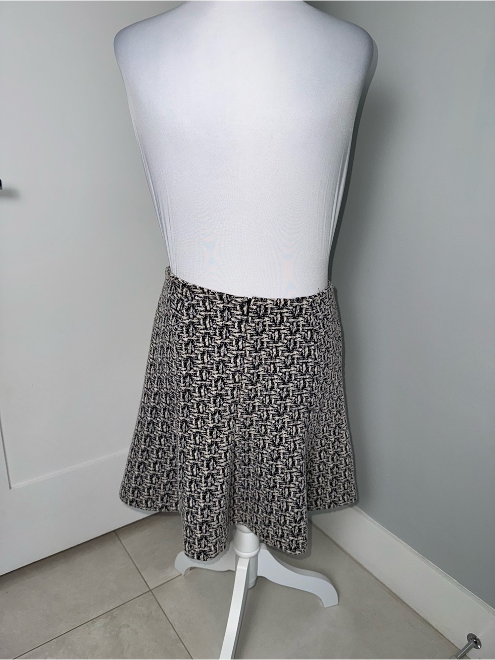 Banana Republic Abstract Circle Mini Skirt/Size 6 - Picture 5 of 8